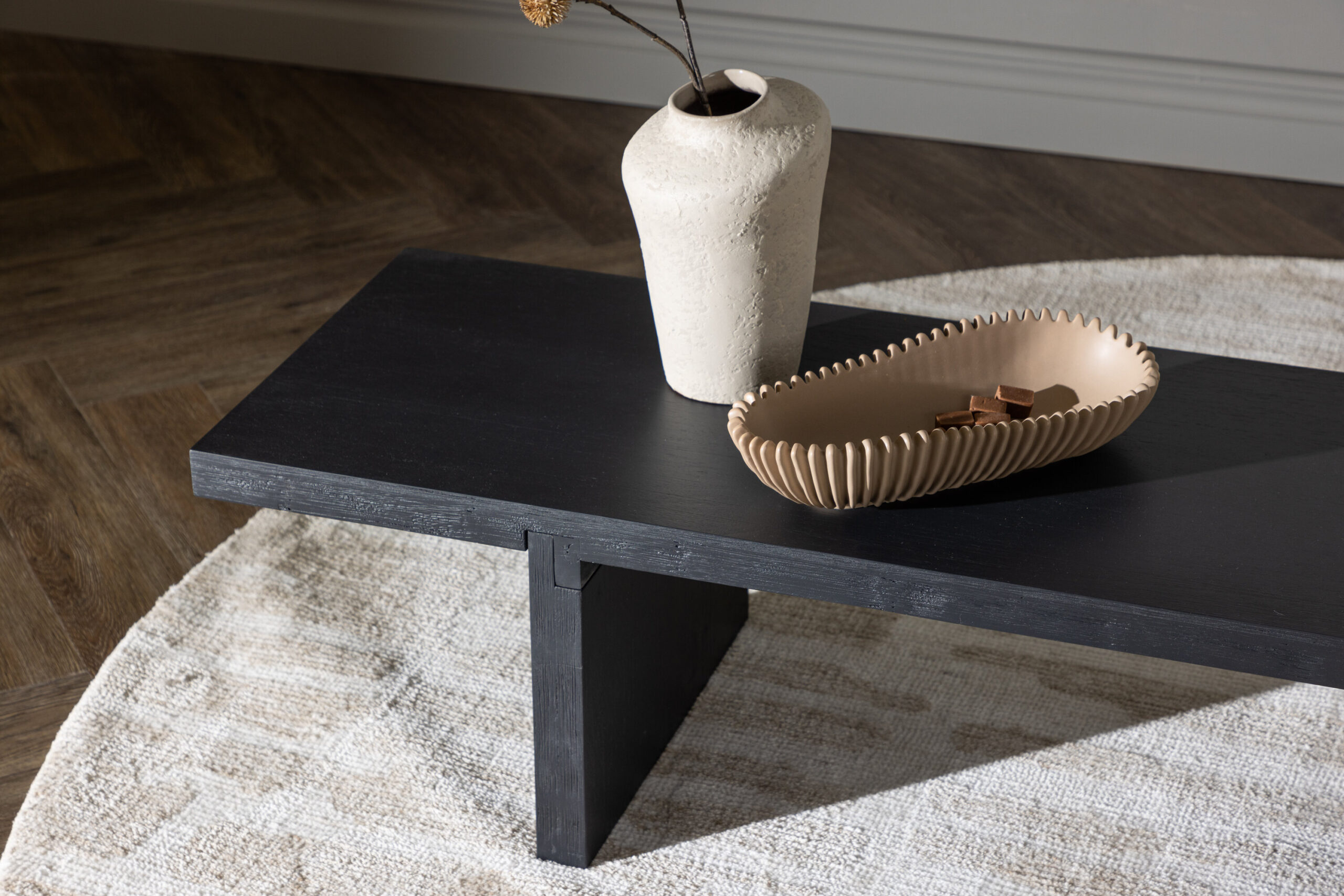 Table basse Yakunik - Aspect Hévéa / noir – Image 3