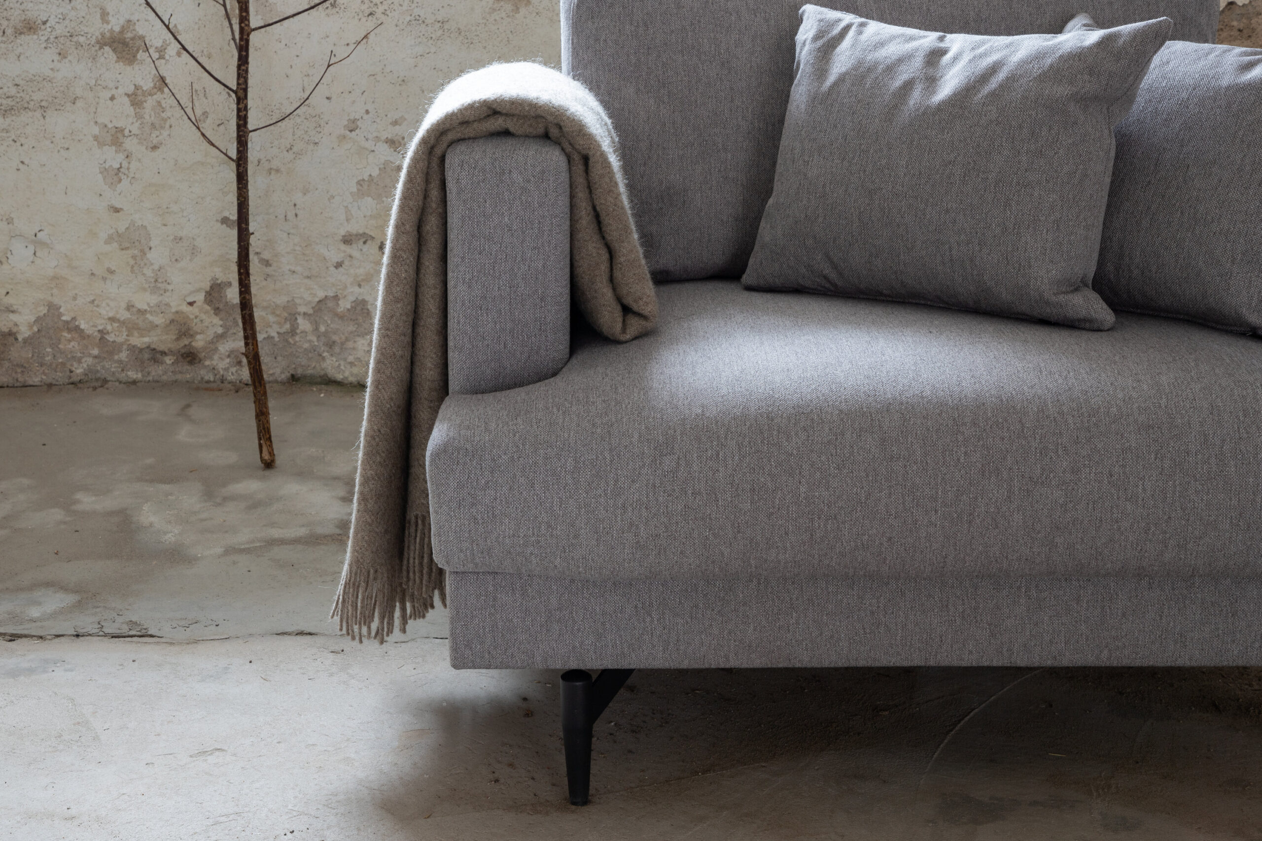 Fauteuil Sofia - Tissu gris et pieds noirs – Image 4