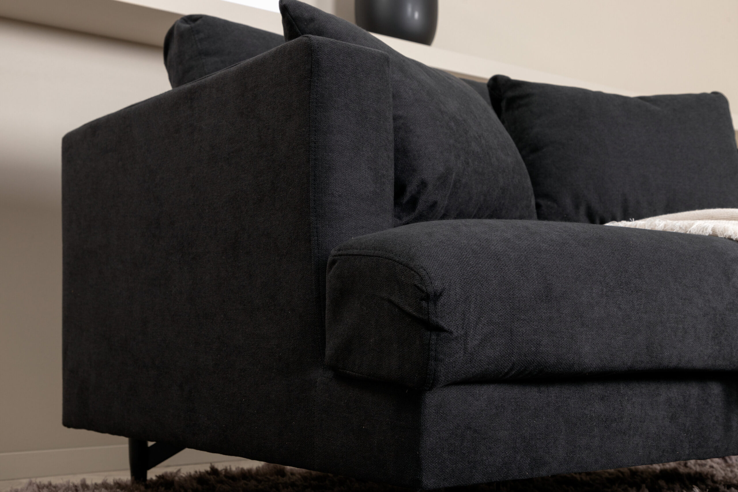 Fauteuil Sofia - Tissu noir et pieds noirs – Image 5