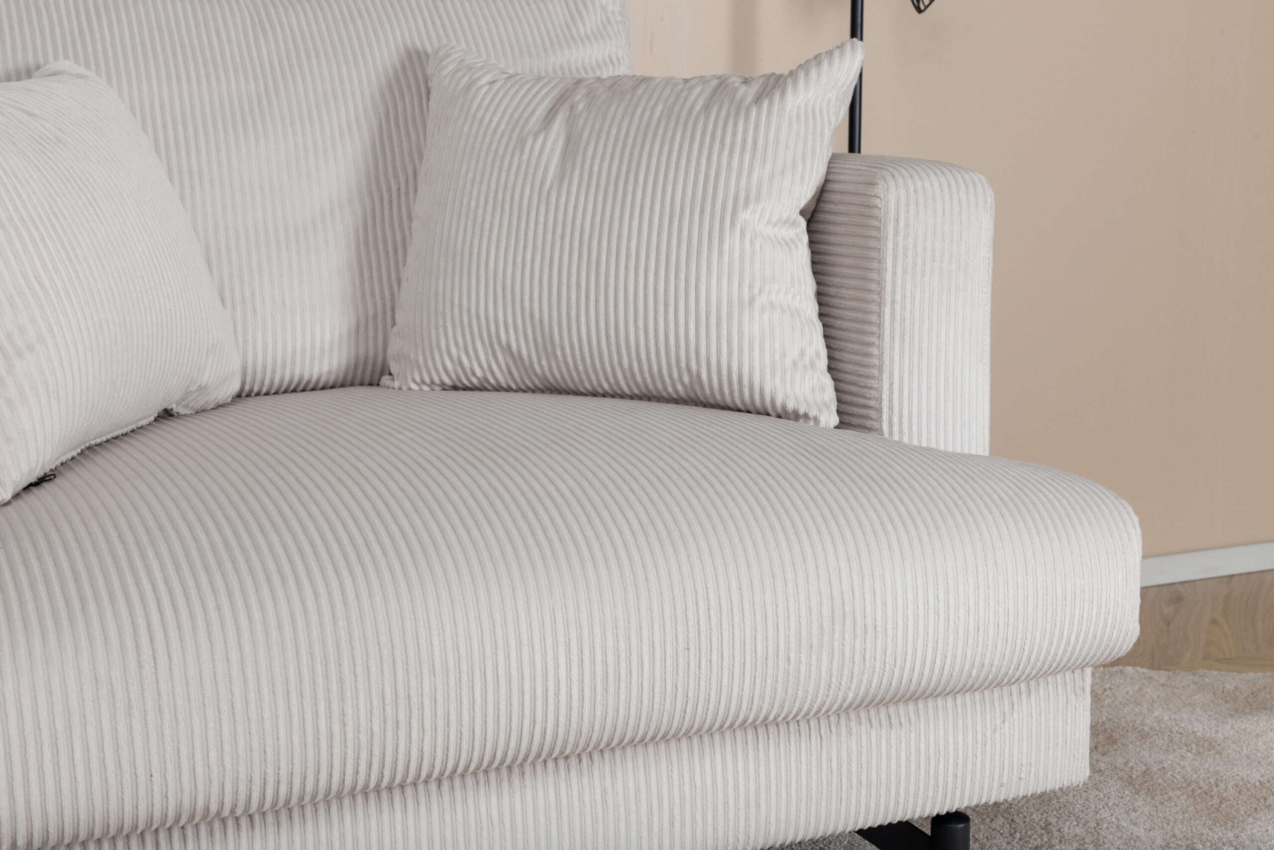 Fauteuil Sofia - Velours côtelé beige et pieds noirs – Image 4