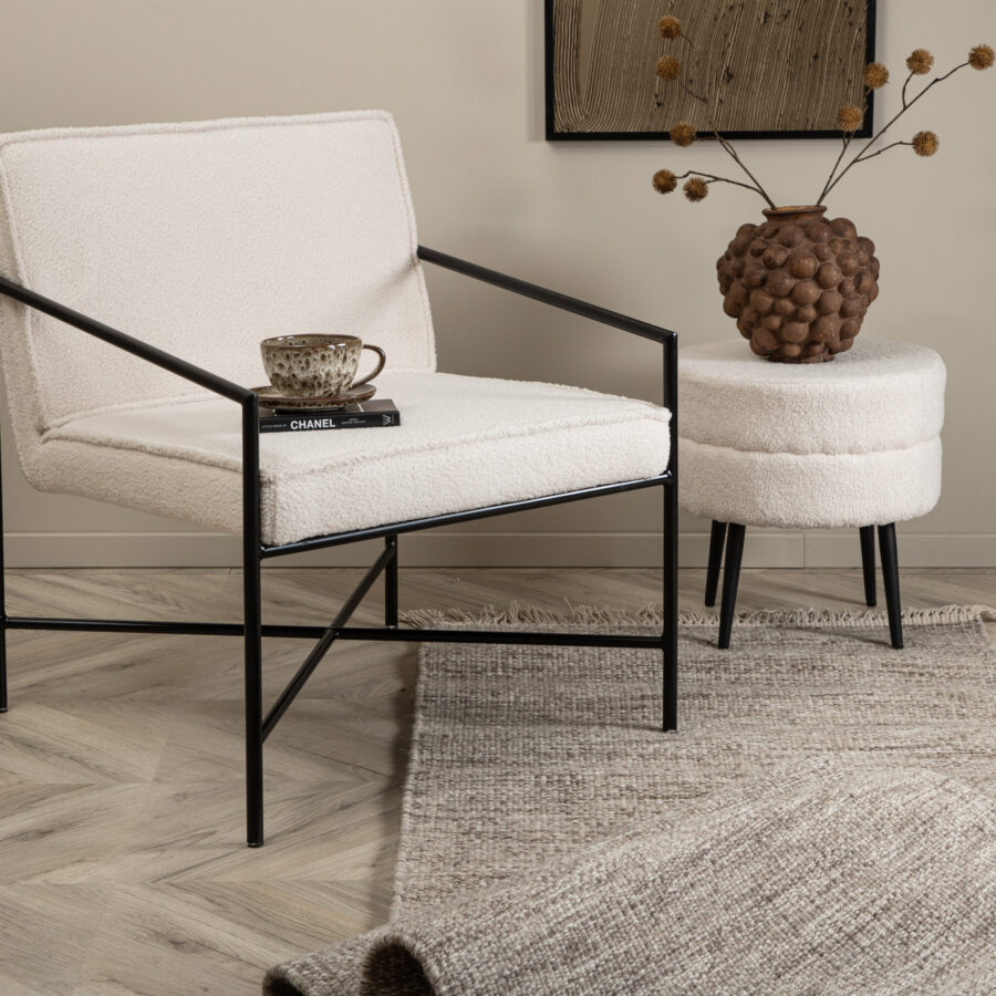 Fauteuil Rakel - Tissu bouclé blanc cassé et pieds noirs