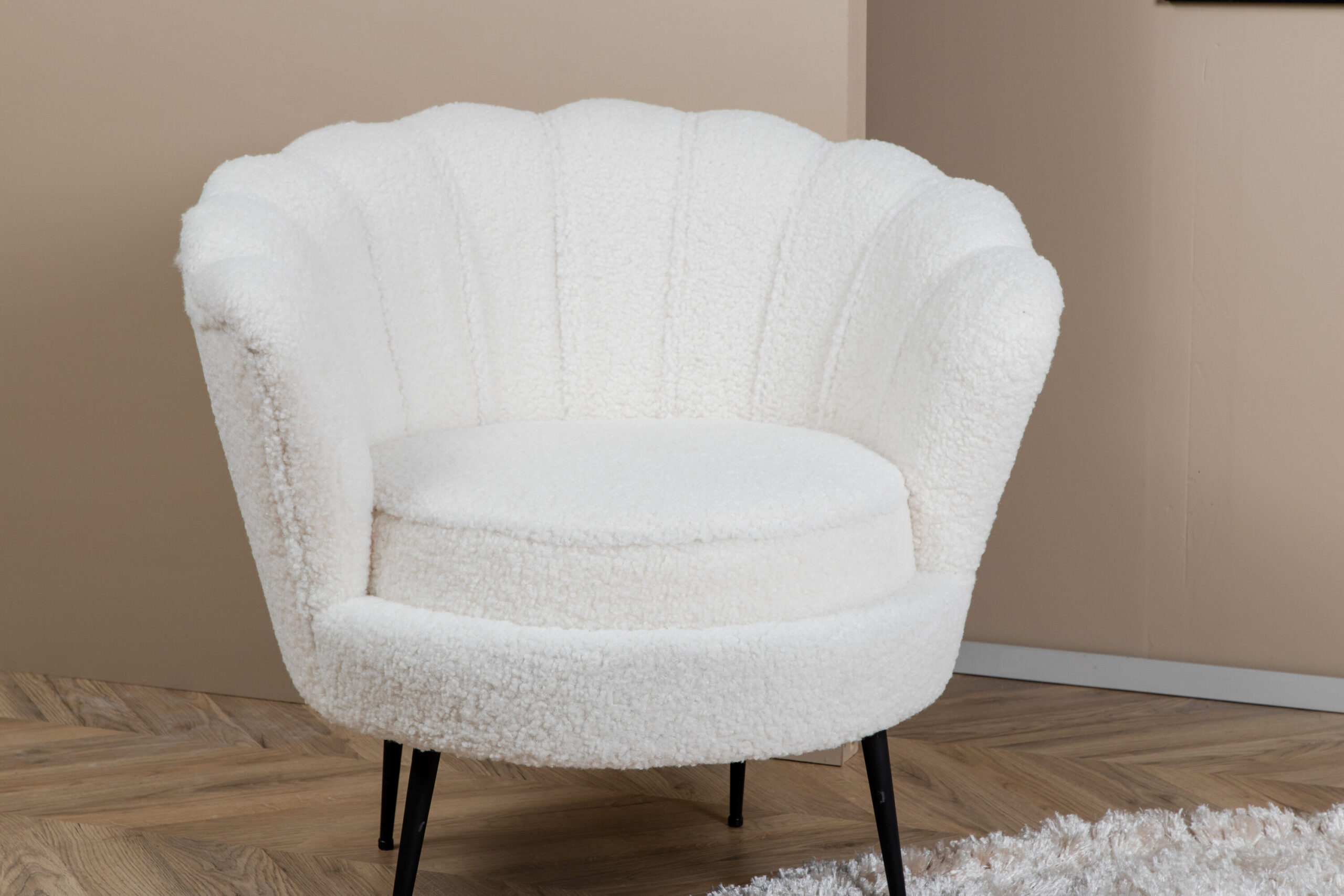 Fauteuil Calais - Tissu bouclé blanc et pieds noirs – Image 3