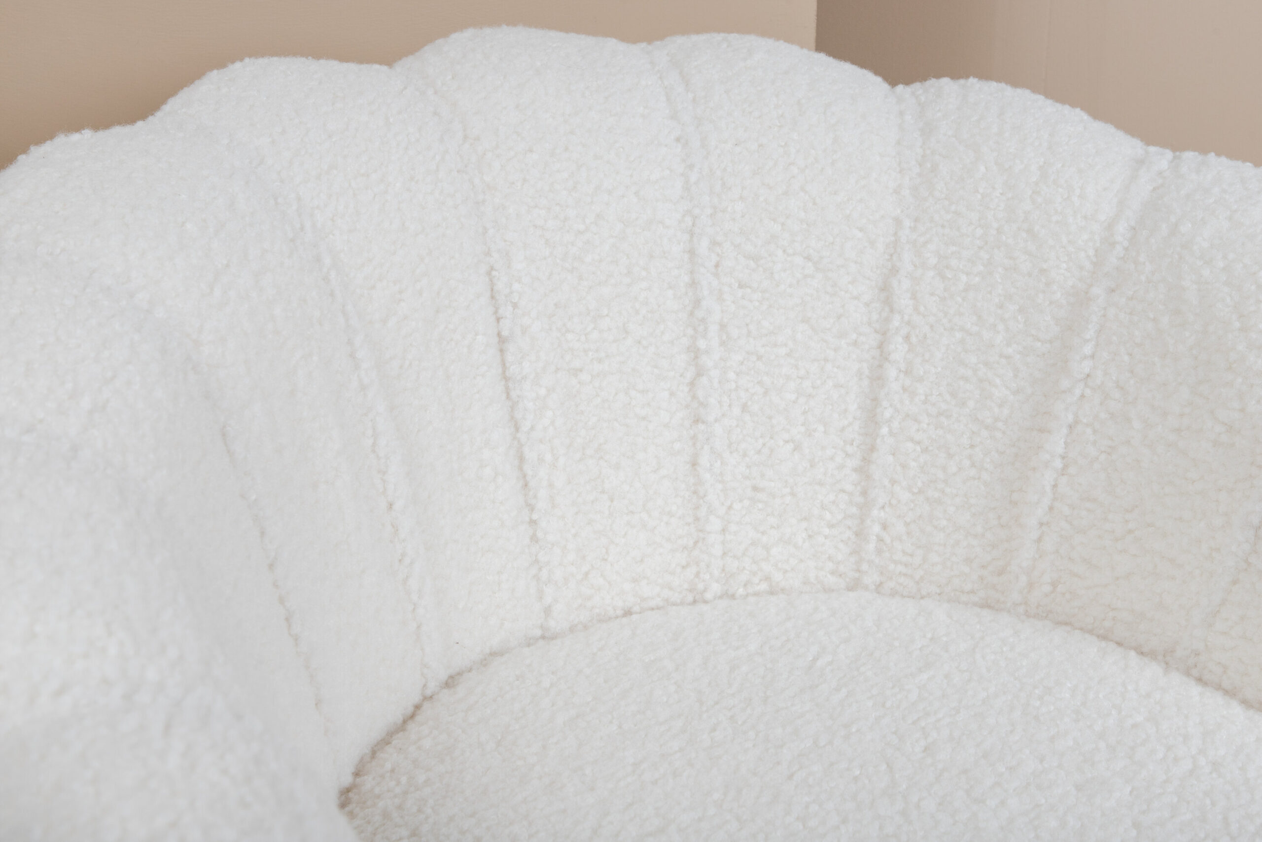 Fauteuil Calais - Tissu bouclé blanc et pieds noirs – Image 7