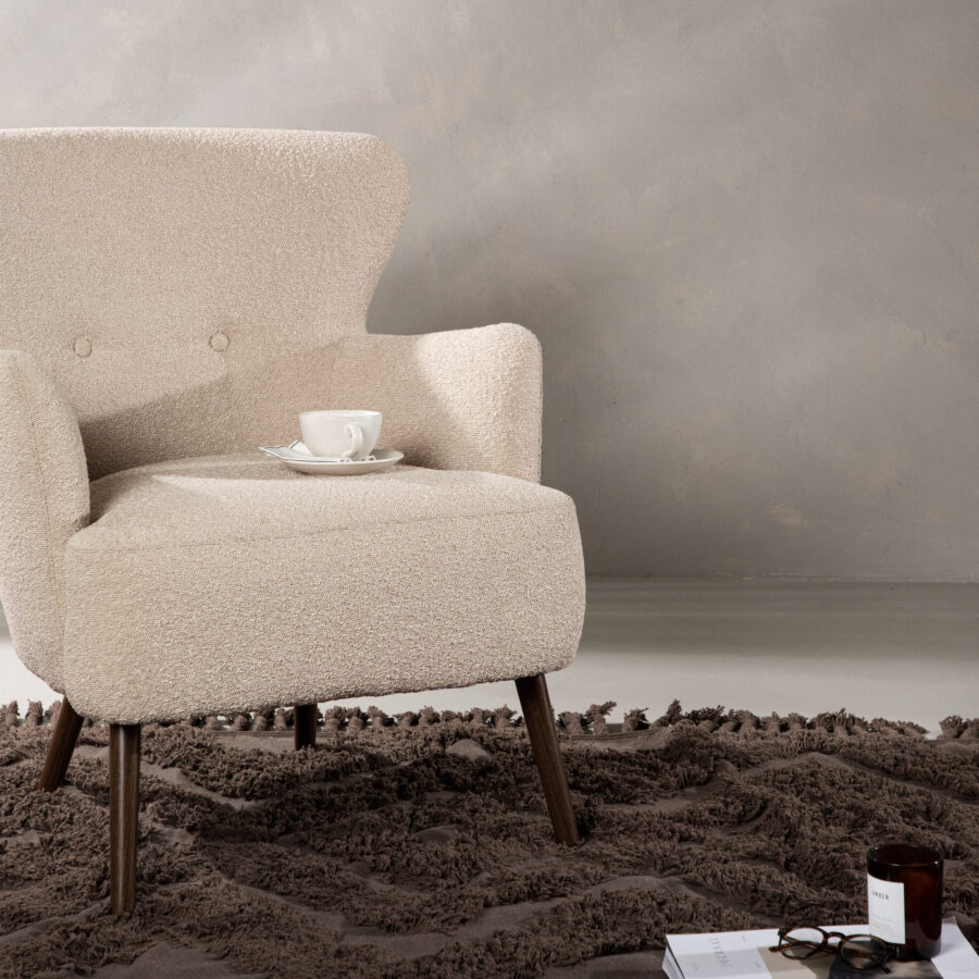 Fauteuil Lincoln – Tissu bouclé beige et structure effet noyer