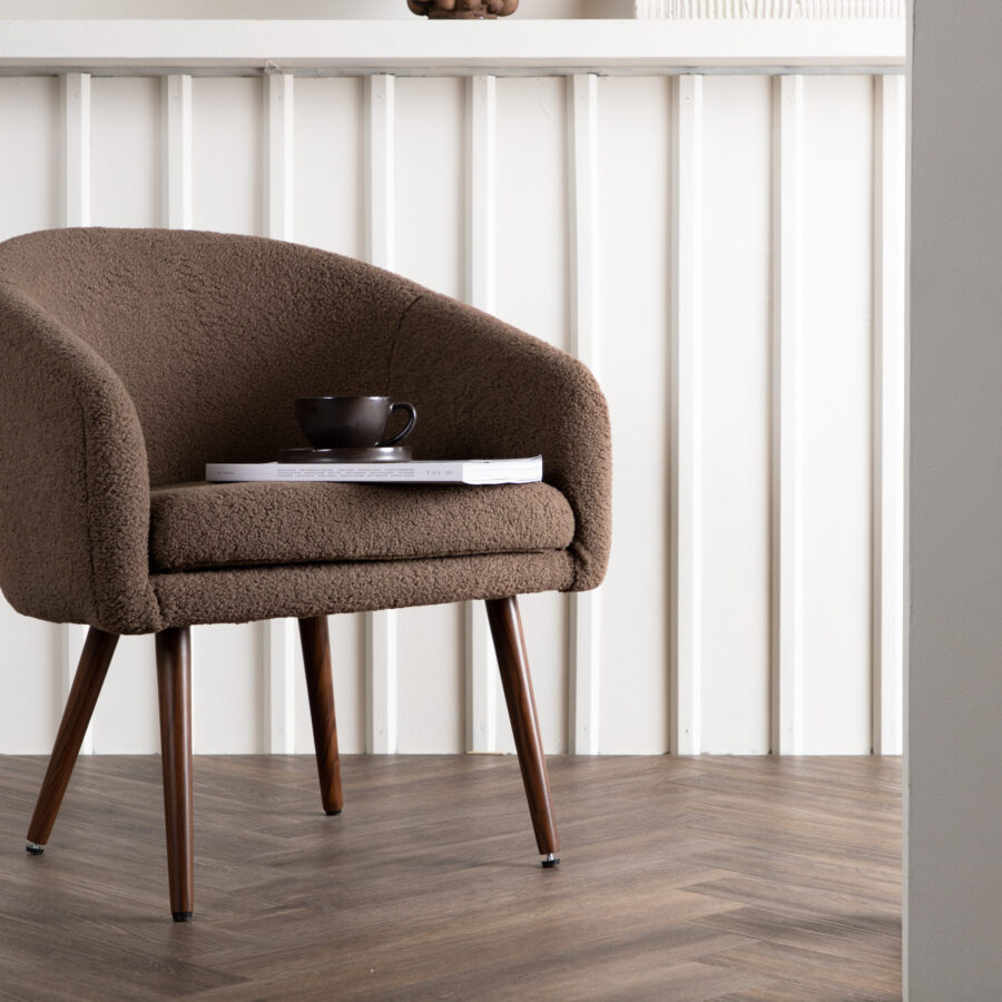 Fauteuil Wanda - Tissu en marron et structure effet noyer