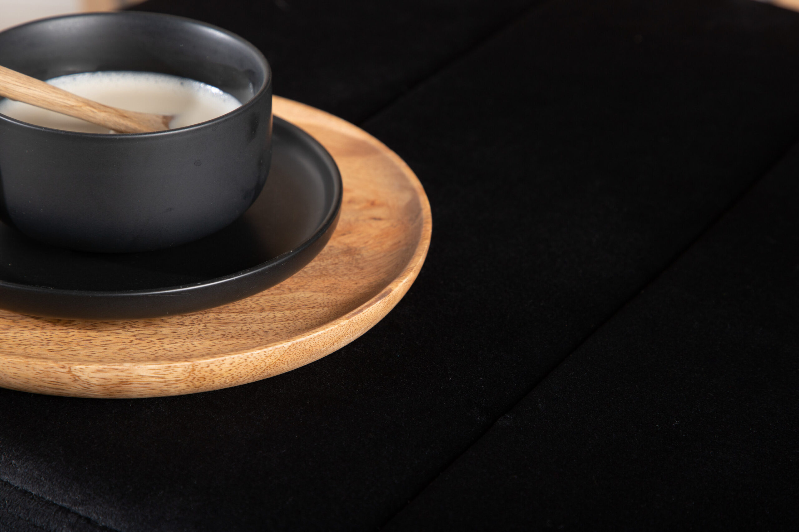 Lot de 2 Fauteuils Monett – Velours noir et structure noire – Image 3