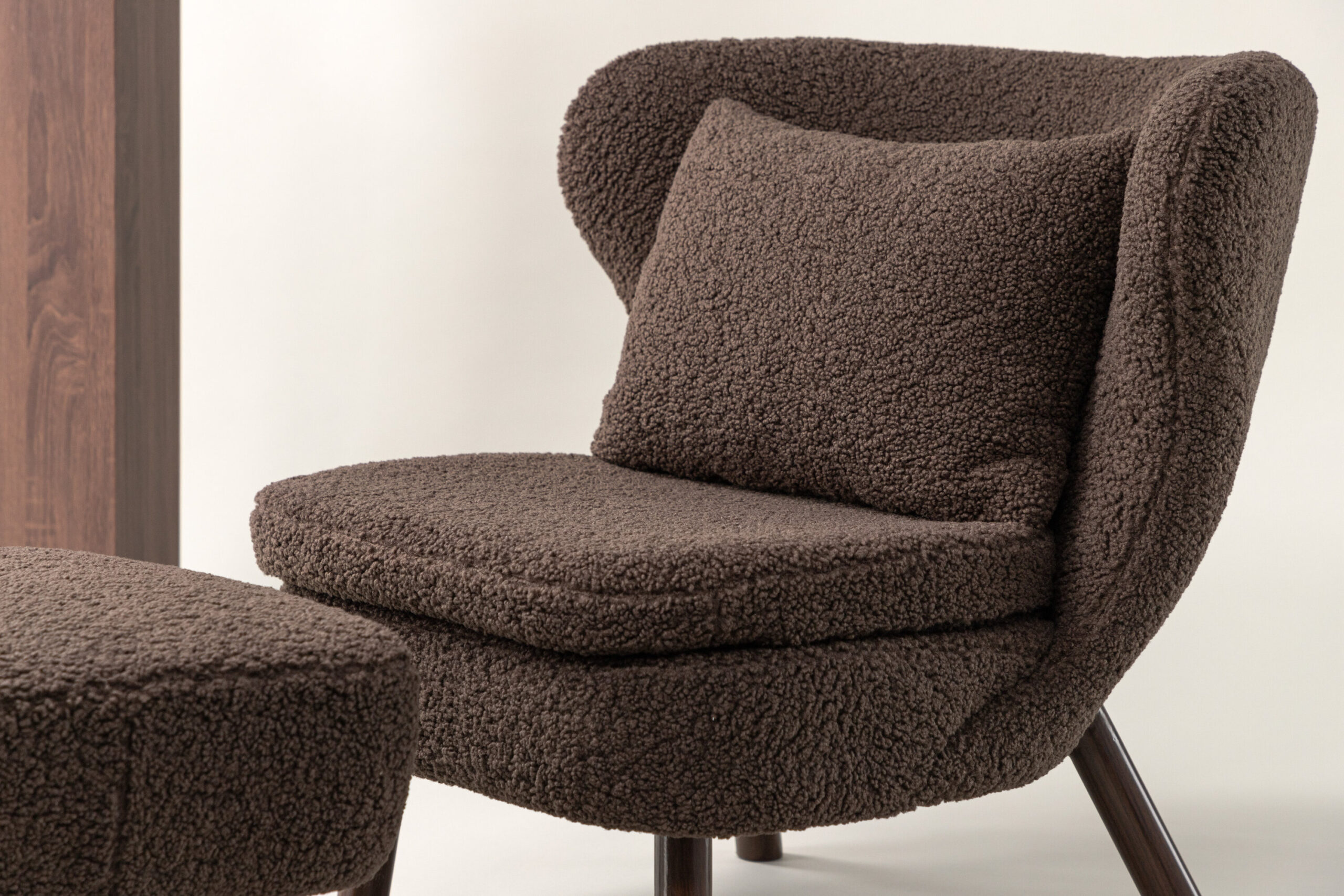 Fauteuil Ryxö – Tissu teddy marron foncé pieds bruns – Image 2