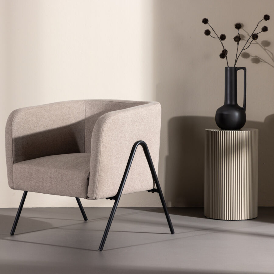 Fauteuil Rika - Tissu beige et pieds noirs