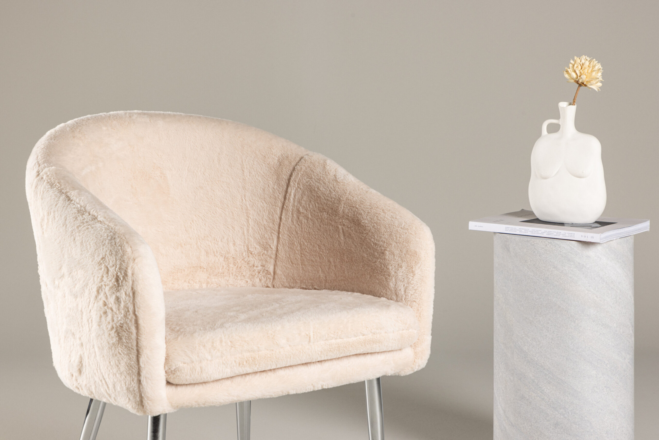 Fauteuil Wanda - Fausse fourrure beige – Image 2