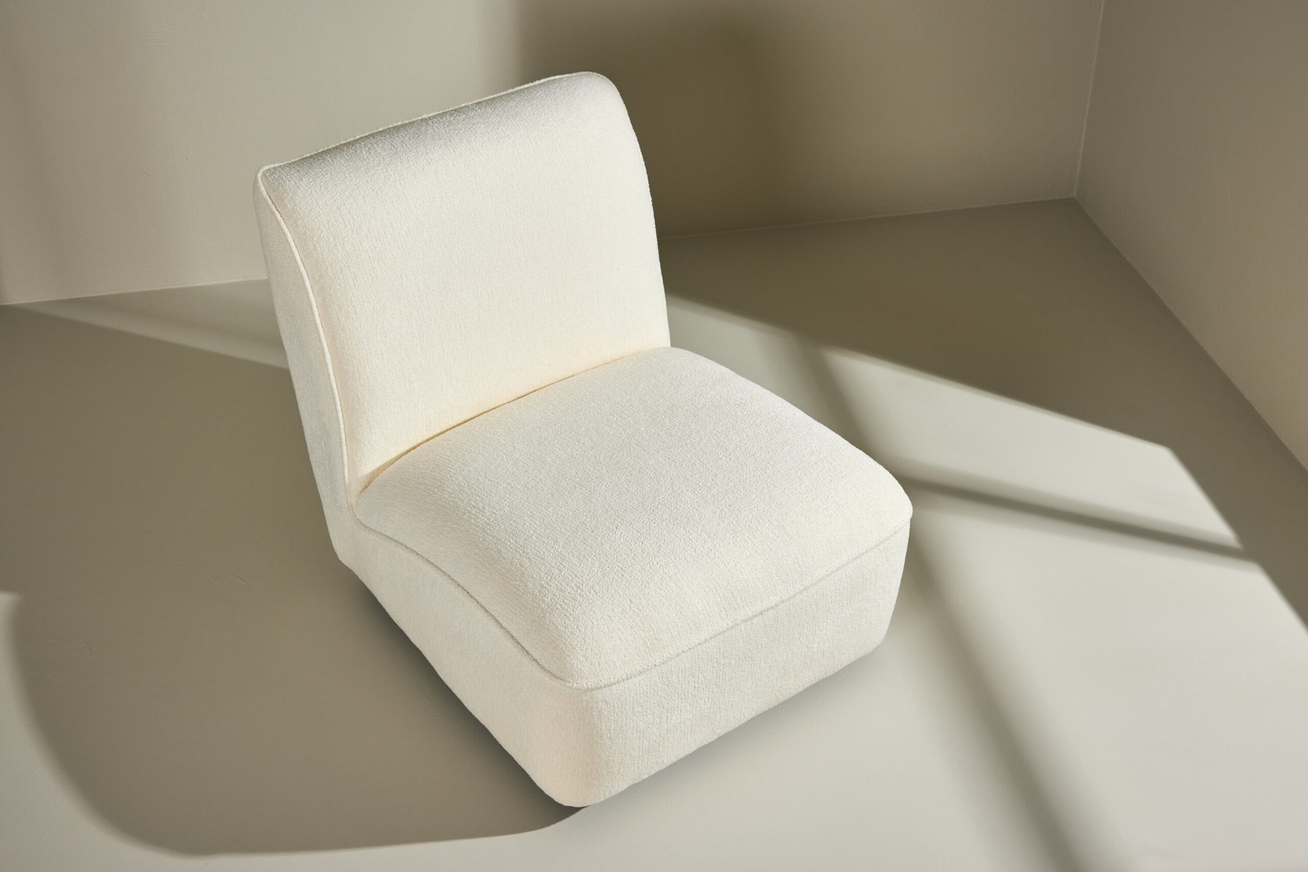 Fauteuil lounge My – Tissu bouclé blanc – Image 2
