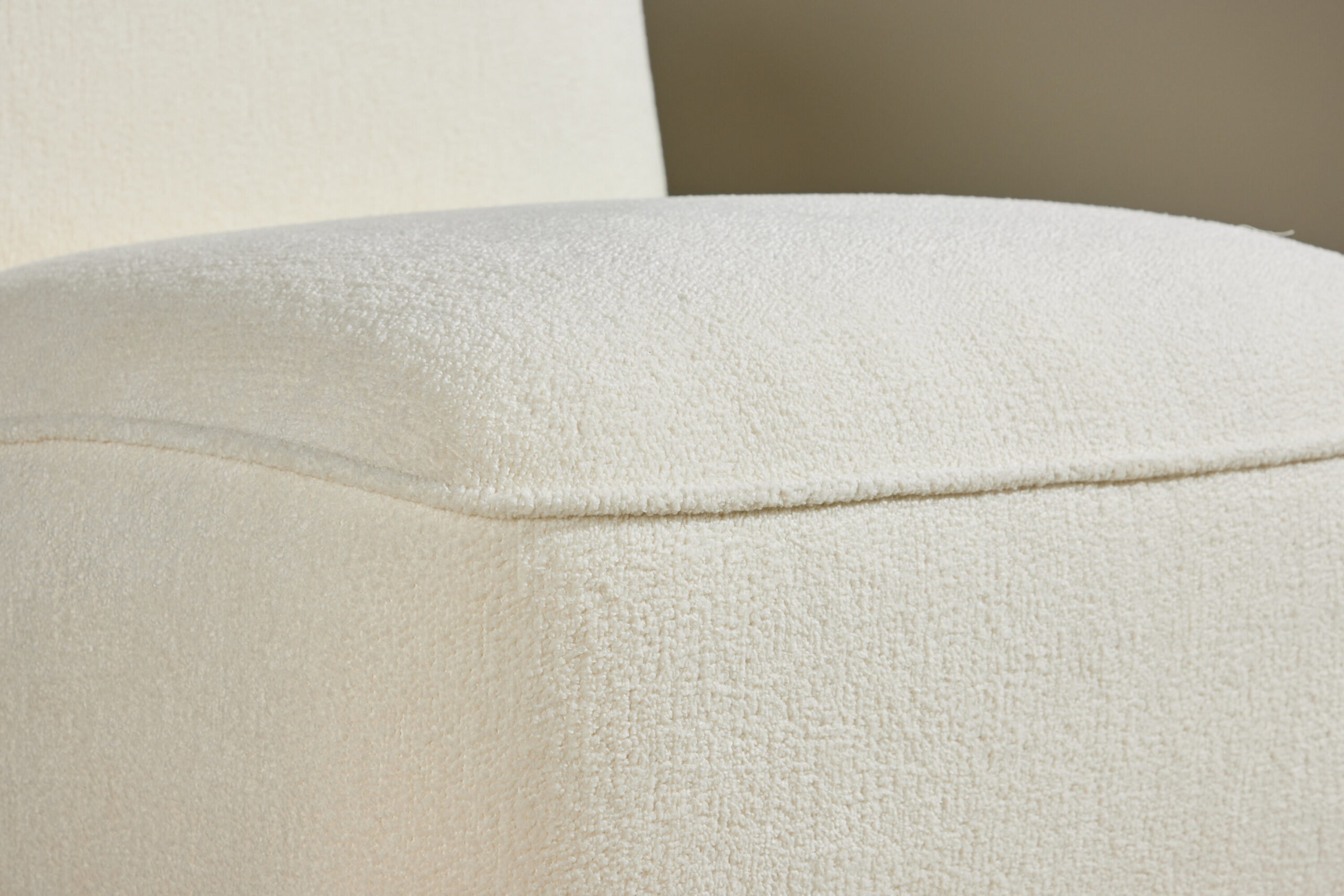 Fauteuil lounge My – Tissu bouclé blanc – Image 3