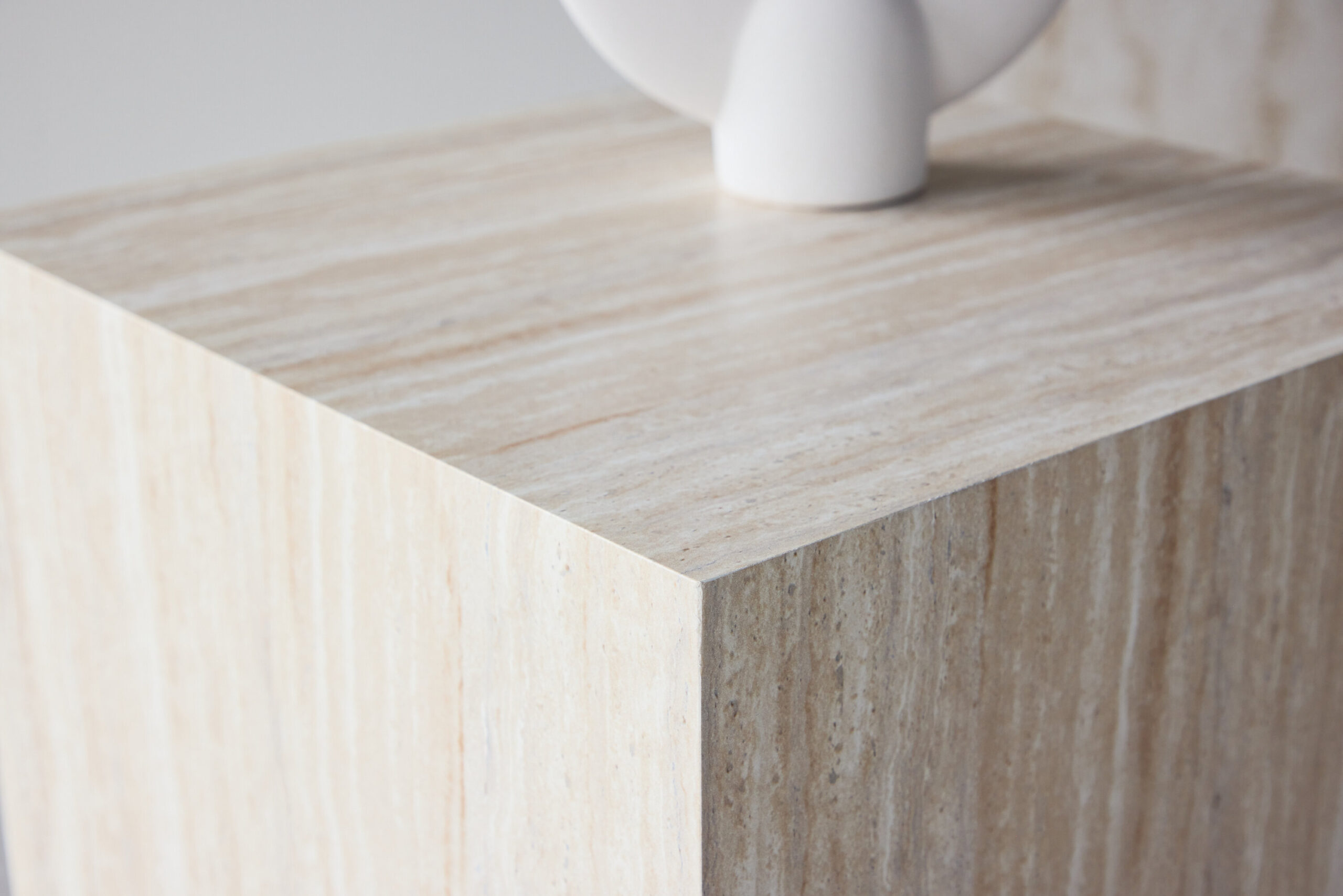 Table basse York - 45x40x40 cm - Aspect travertin – Image 2