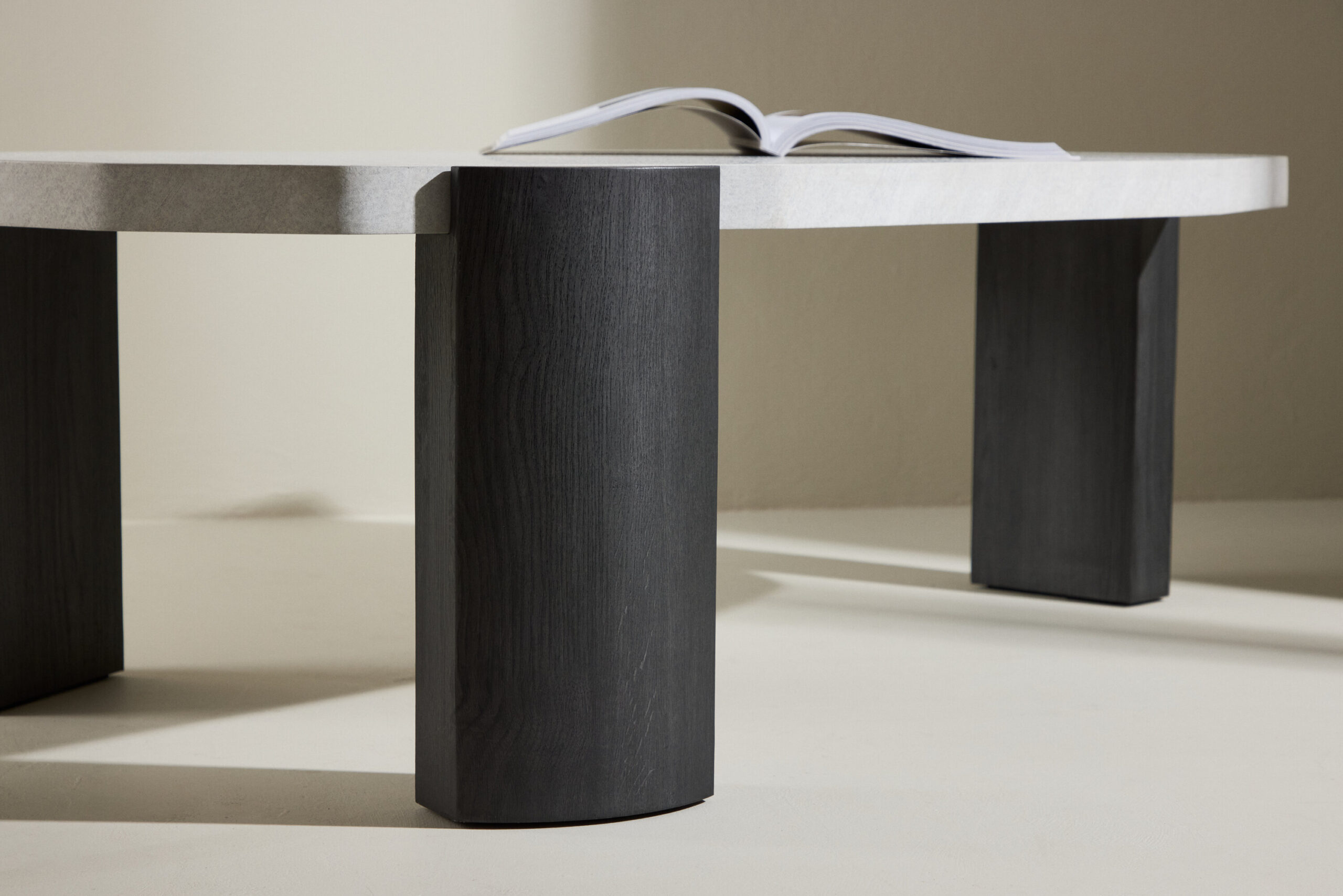 Table basse Kres - 125x70,5x40 cm - Noir / Aspect pierre – Image 2