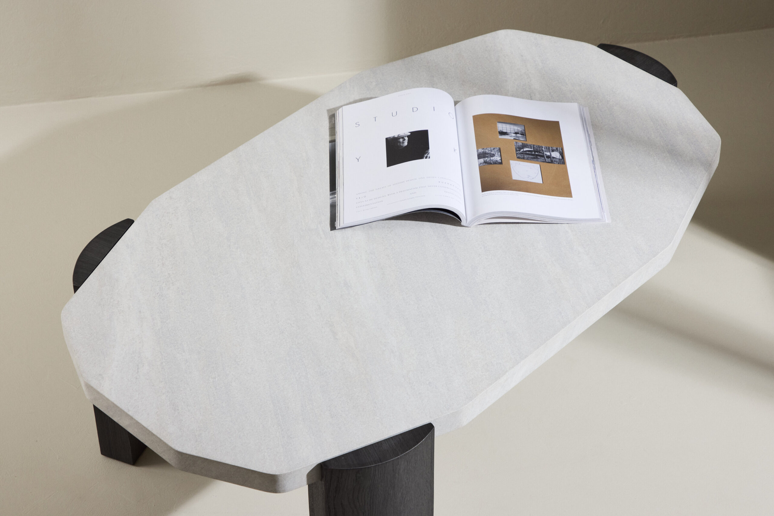 Table basse Kres - 125x70,5x40 cm - Noir / Aspect pierre – Image 5