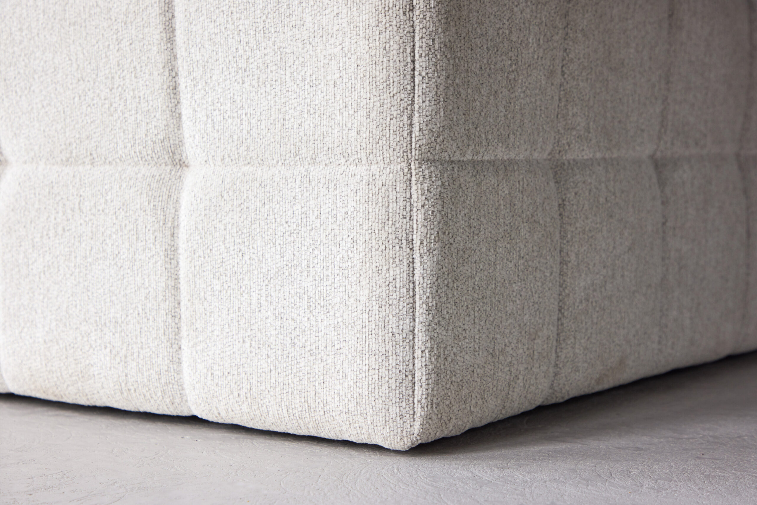 Fauteuil Malou en tissu beige - Cadre métal design – Image 4