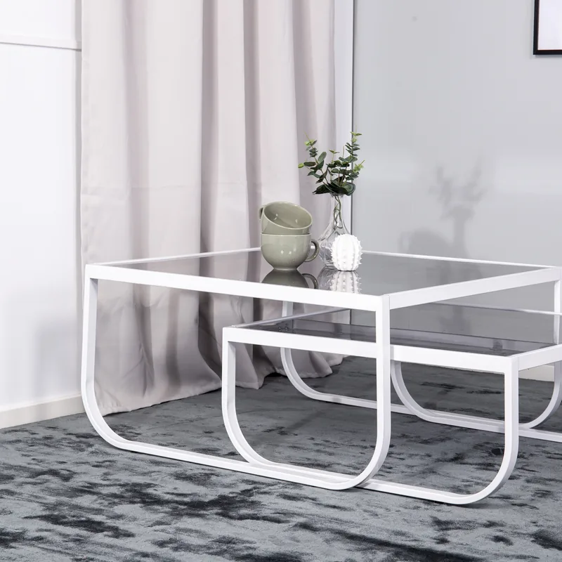 Lot de 2 tables basses gigognes Rocker, plateaux en verre fumé gris sur cadres blancs, vue de face