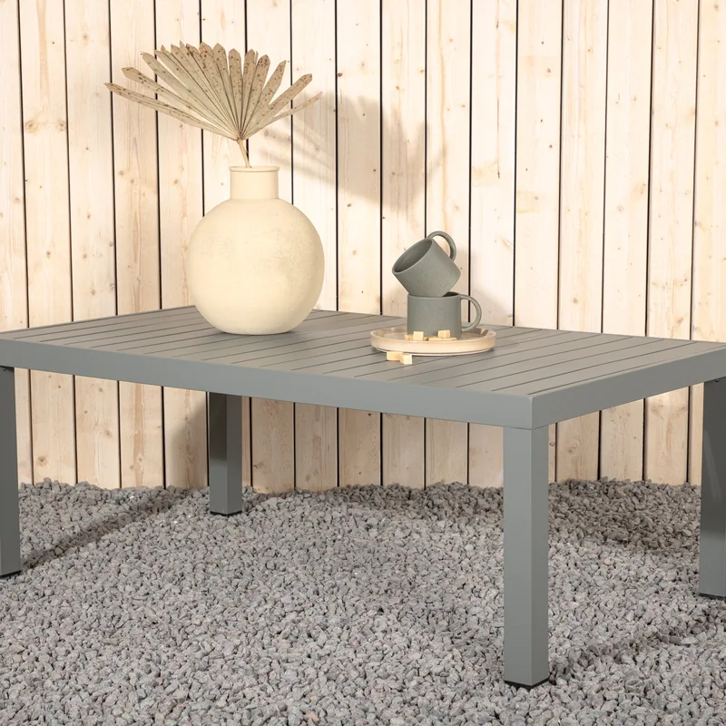 Table basse d'extérieur Copacabana kaki en aluminium à lattes, vue de face