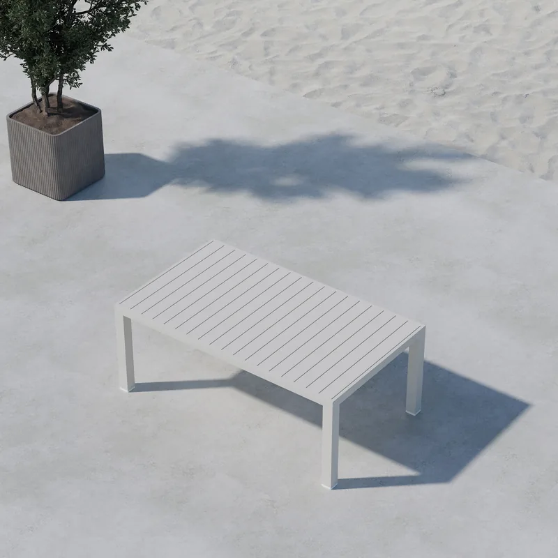 Table basse d'extérieur Copacabana beige en aluminium, plateau à lattes, vue de face