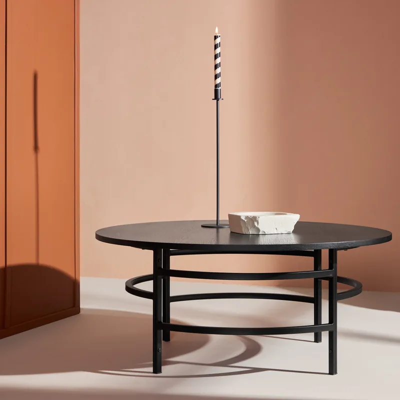 Table basse ronde Copenhagen noire sur piètement métal noir à double anneau, vue de face
