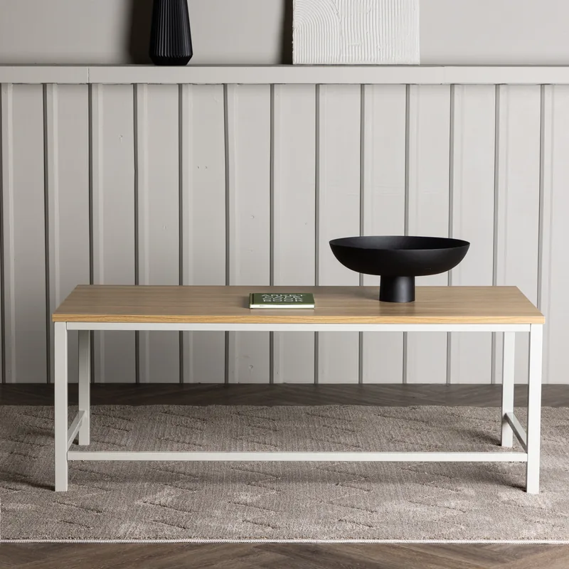 Table basse Rise, plateau bois clair sur cadre en métal grège, vue de face