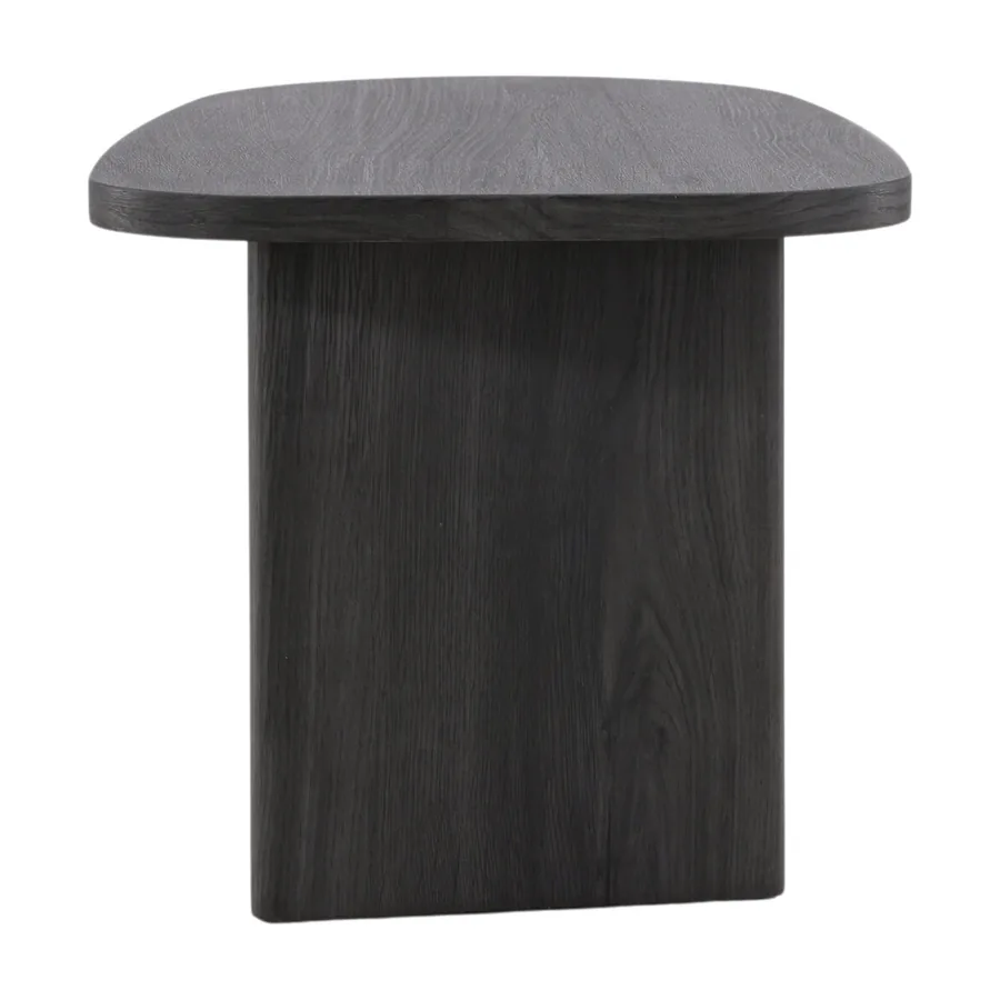 Table d'appoint Grönvik noire, plateau aux bords galbés sur pieds en panneaux pleins, vue de trois quarts