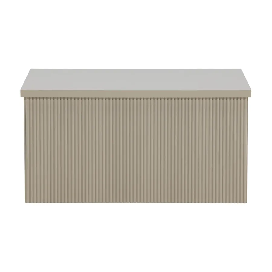 Table d'appoint Lenox beige, caisson rainuré sous un plateau lisse, vue de face