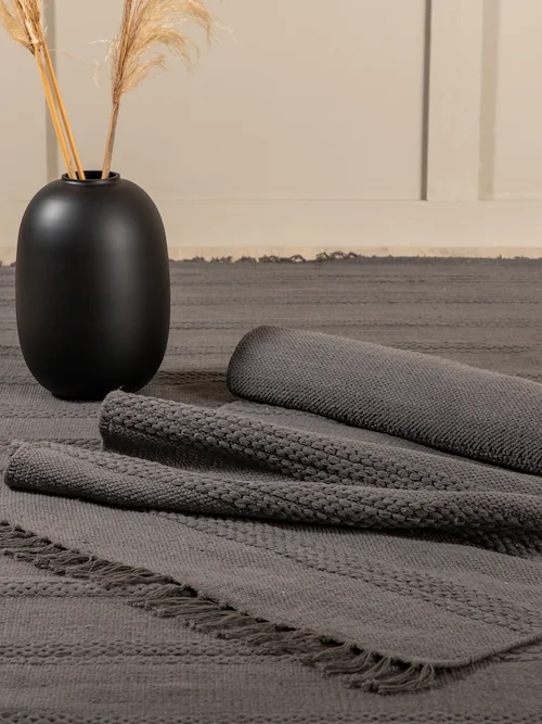 Tapis gris anthracite en coton et laine, vue d'ensemble