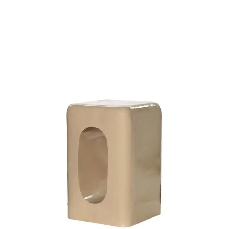 Bout de canapé Marghe d'Athezza, bloc en fer émaillé beige brillant percé d'une ouverture ovale