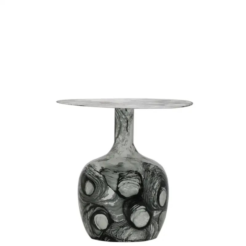 Bout de canapé Vesper en fer émaillé, pied bouteille marbré noir, gris et blanc, plateau rond fin
