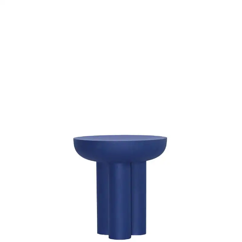 Bout de canapé Cobalt en fer émaillé bleu mat, coupe ronde sur pieds cylindriques