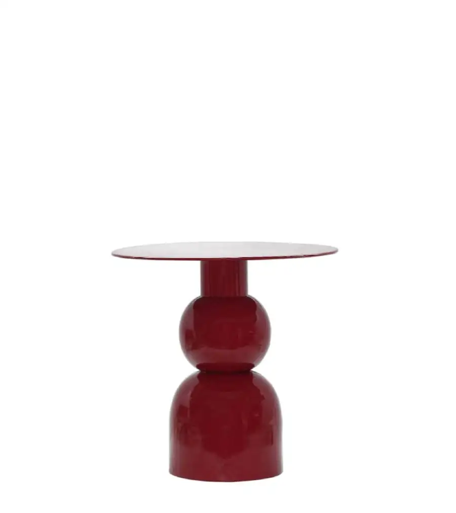 Guéridon Suzannah en fer émaillé rouge framboise, plateau rond fin sur pied boule et cloche