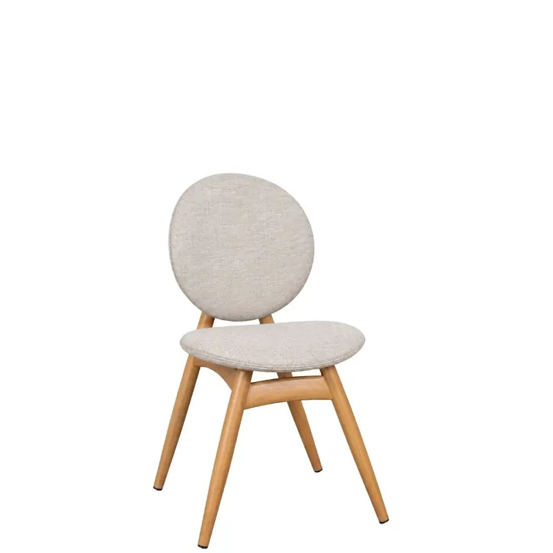 Chaise Gabriel d'Athezza, dossier rond et assise en tissu beige clair sur pieds obliques