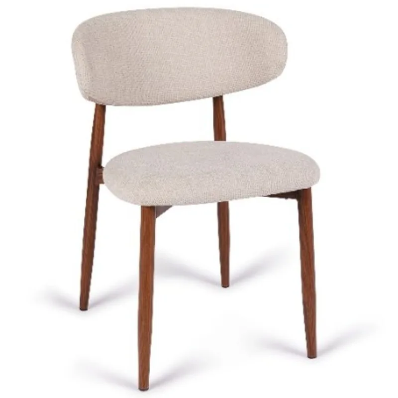 Chaise Georgia en tissu chiné beige, pieds effet bois noyer, vue de trois quarts avant