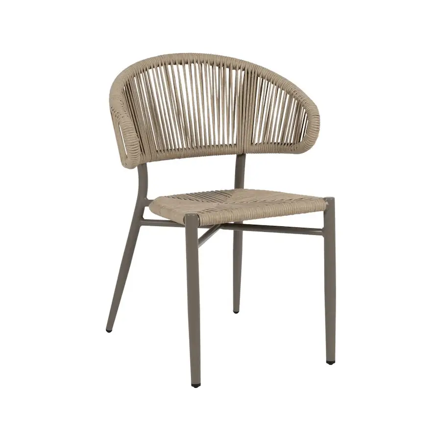 Chaise de jardin en cordage et aluminium Ixia, vue de trois quarts avant sur fond blanc