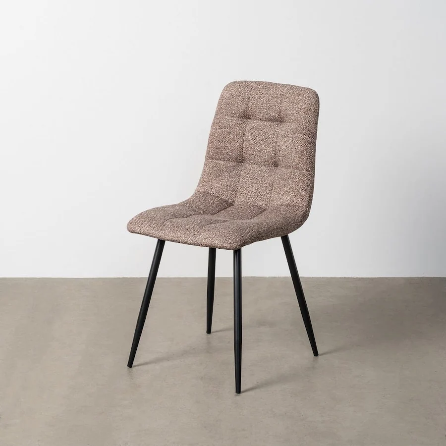 Chaise matelassée en tissu chiné taupe, pieds en métal noir, Ixia 44 cm