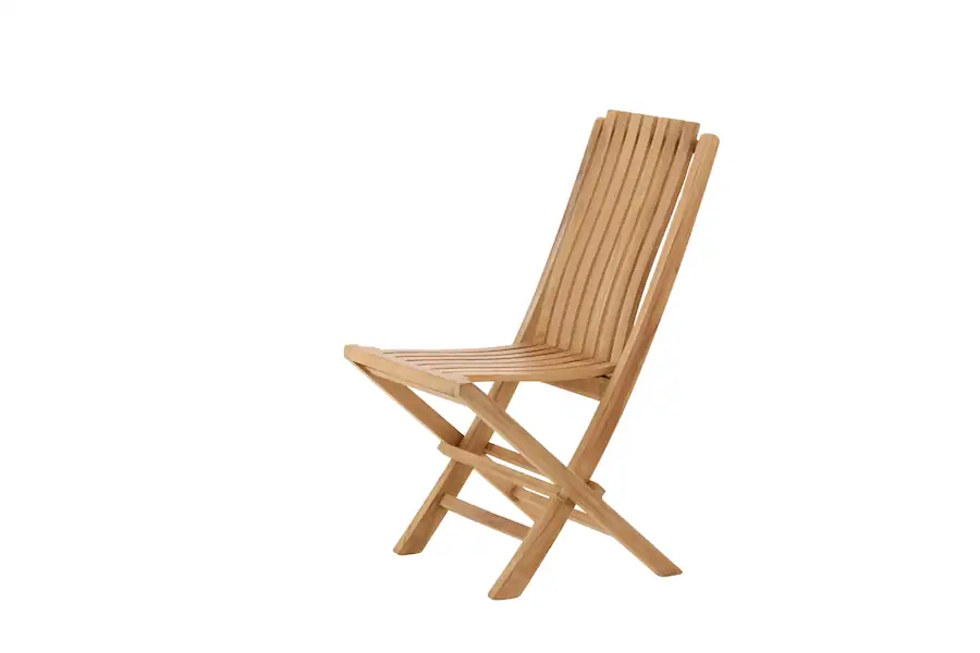Chaise Ghana de trois quarts, dossier haut à lattes et pieds en X