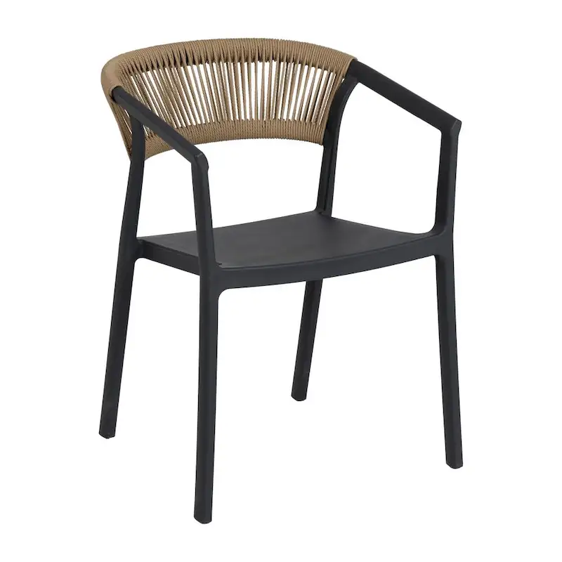 Chaise de jardin empilable à accoudoirs Ixia, coque noire et dossier en cordage, vue de trois quarts