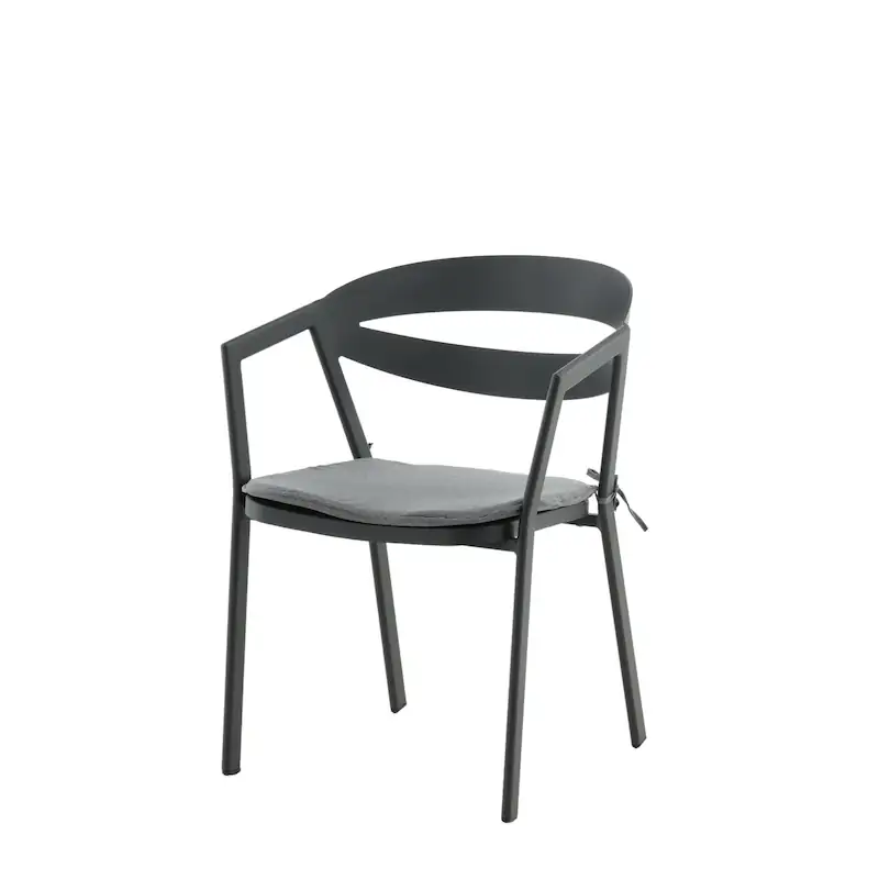 Chaise de jardin à accoudoirs Slit en aluminium noir, vue trois quarts avec coussin gris