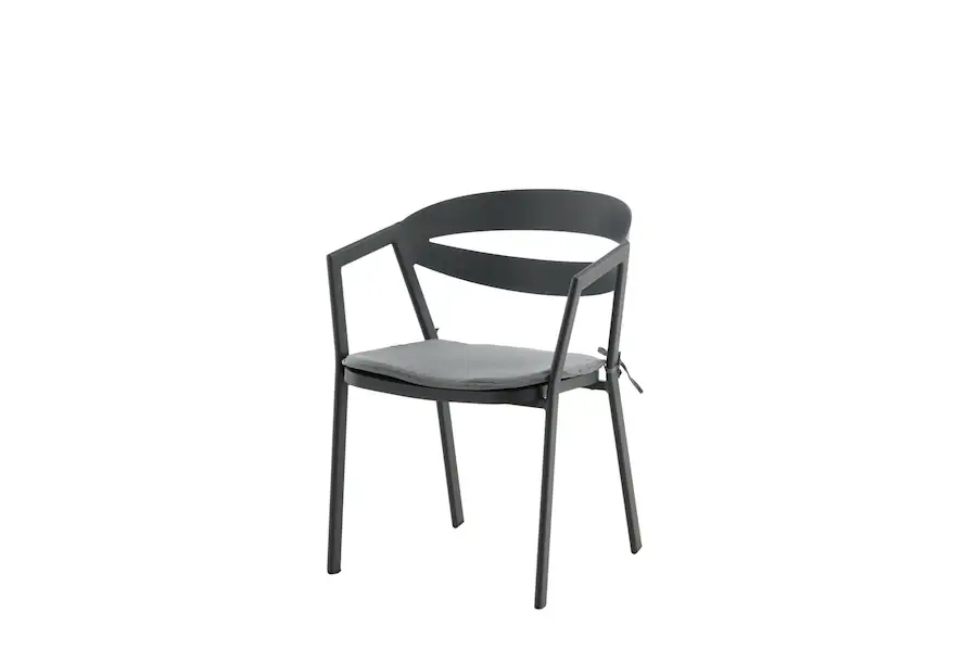Chaise de jardin à accoudoirs Slit en aluminium noir, vue trois quarts avec coussin gris