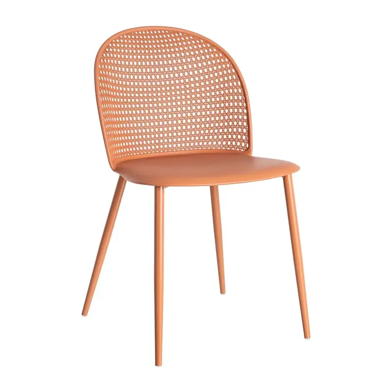 Chaise de jardin ajourée terracotta Ixia, vue de trois quarts avec dossier perforé et pieds en métal