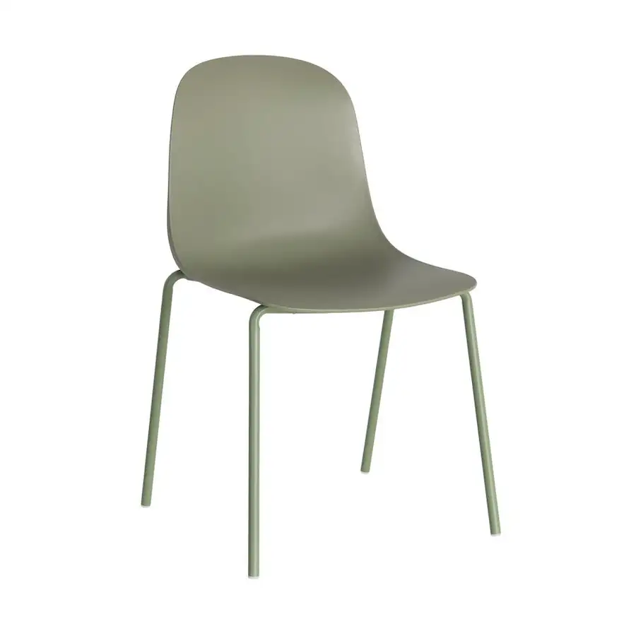 Chaise de jardin empilable en vert sauge, coque en polypropylène et pieds en acier, vue de trois quarts