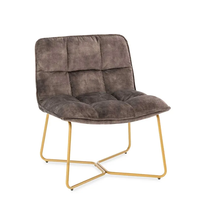 Fauteuil Butano en velours anthracite matelassé, vu de trois quarts sur piètement doré