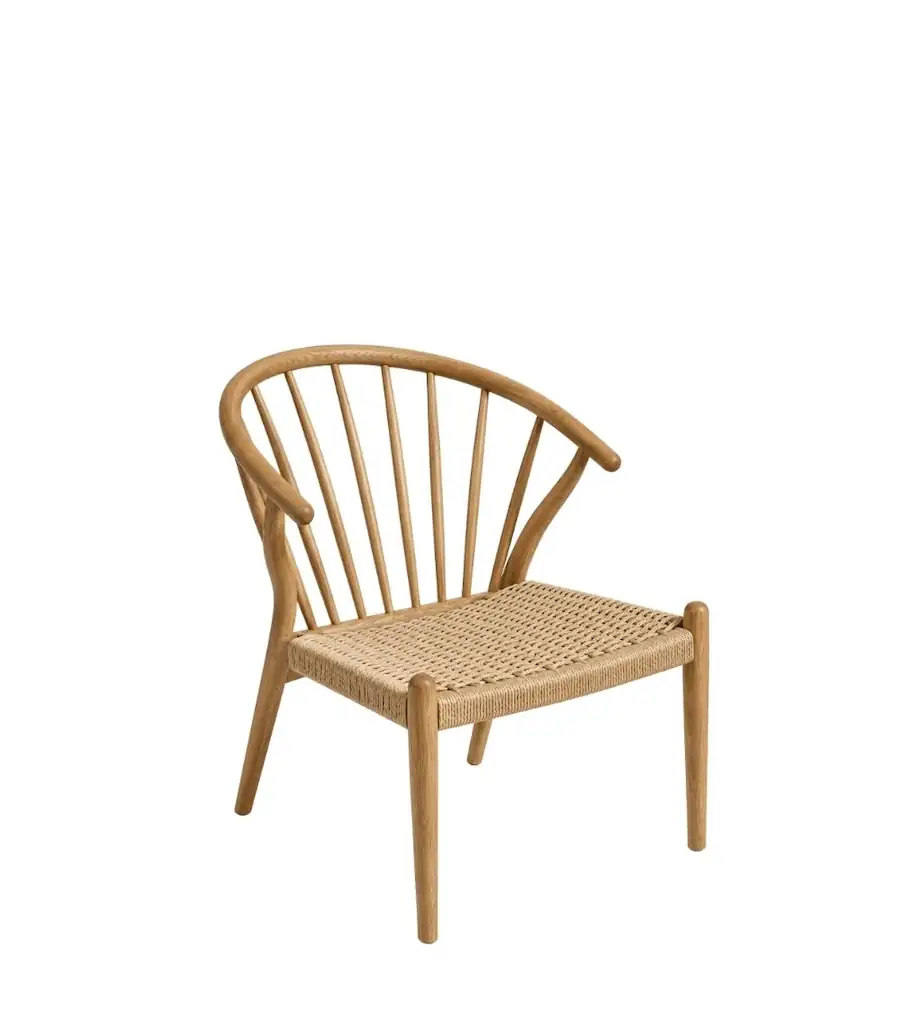 Fauteuil Faroe en chêne naturel, dossier en arc à barreaux et assise basse en corde tressée beige