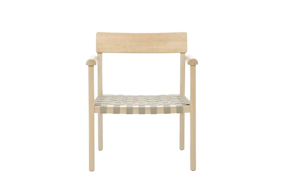 Fauteuil en manguier Krois vu de face, assise en sangles tressées