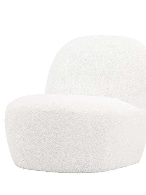 Fauteuil blanc en trois quarts avant, silhouette arrondie sans accoudoirs