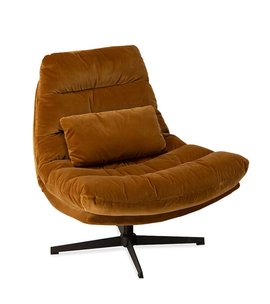 Fauteuil Wilmington camel avec coussin lombaire, vu de trois quarts