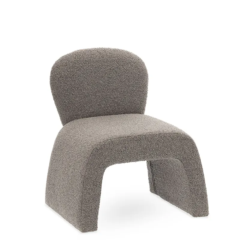 Fauteuil Bert en bouclette grise de trois quarts, sans pieds apparents