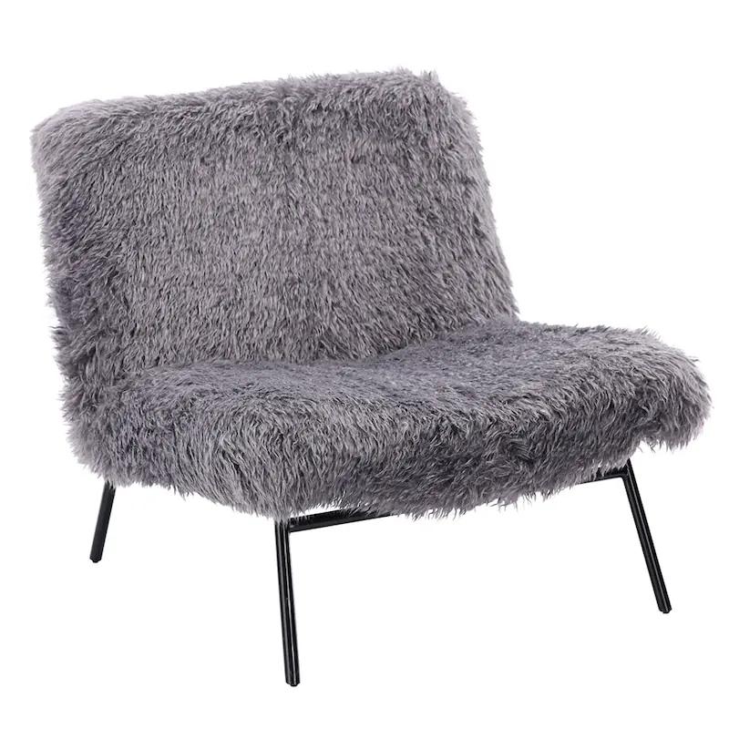 Fauteuil Domme en fausse fourrure grise de trois quarts