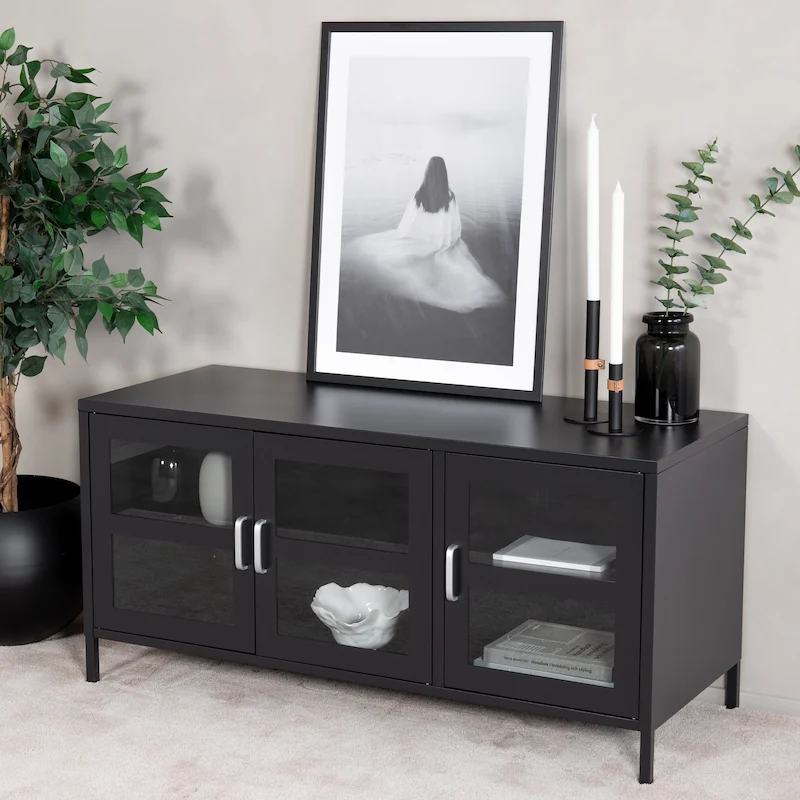 Acero noir, face avant avec poignées argentées et objets décoratifs