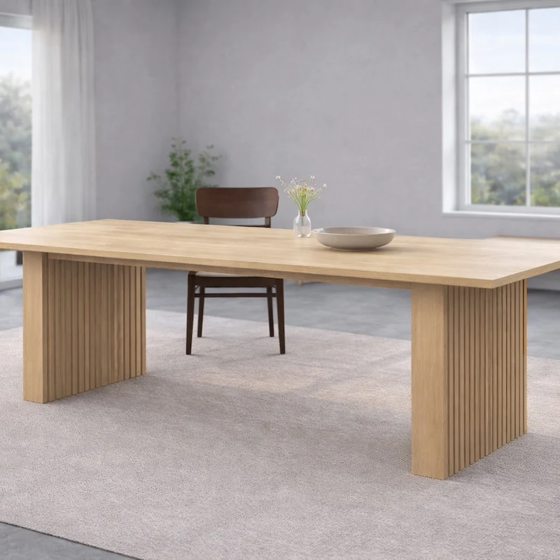 Table à manger extensible Humle en hévéa, plateau clair sur deux pieds à lames verticales